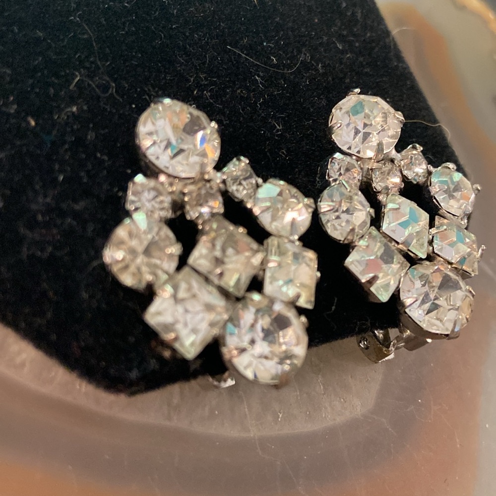 Sales 11-24-25 Vintage designer clip earrings guc 1.25” - Picture 4 of 10